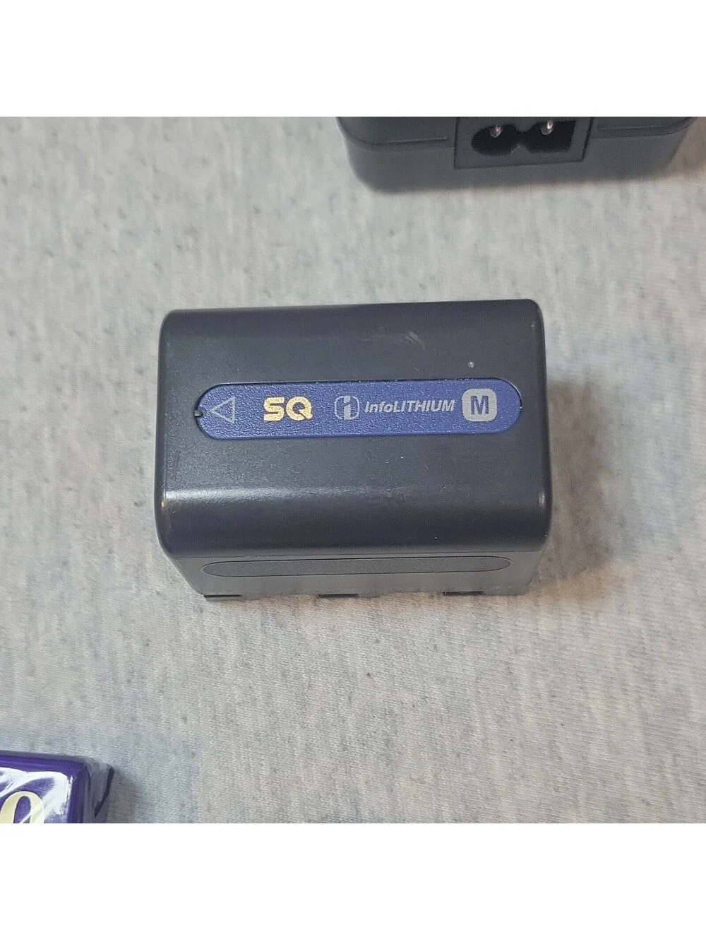 Sony DCR-TRV140 Handycam Digital8/Hi8 60x NightShot w/ Bag Remote Tapes